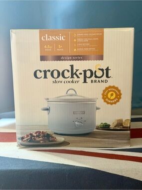 NEW Crock-Pot Classic 4.5 qt Slow Cooker in White - Crock-Pot Brand